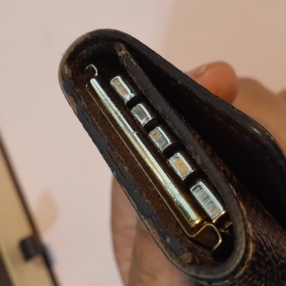 Louie Vuitton Damier Ebene Canvas 4 Key Card Holder - Picture 11 of 12